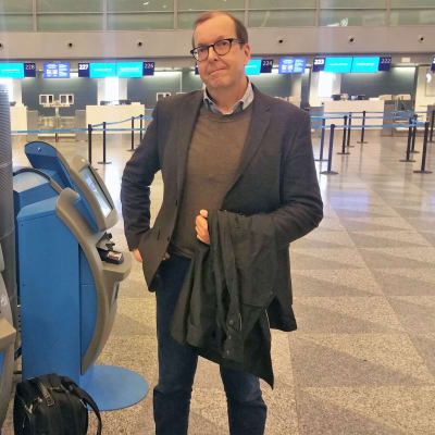 Ralf Blomqvist på flygplatsen.