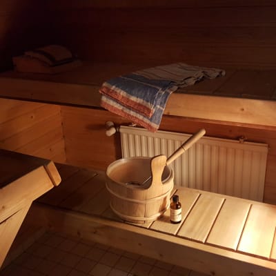 En bastuinteriör. 