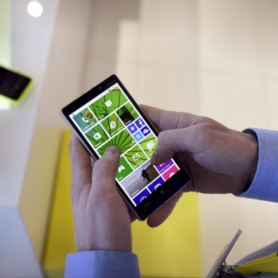 Nokias Windowstelefon förevisas för media 2014.