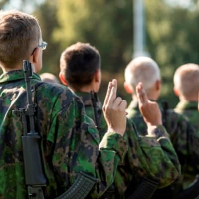 Maasotakoulun sotilasvalatilaisuus järjestettiin Kotkassa kesällä 2018.