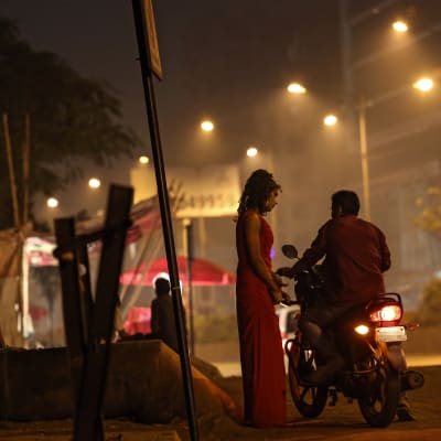 Sexköp på gata i Mumbai i Indien.