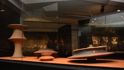 Fantasifulla former av keramikkonstnären Kyllikki Salmenhaara i Fiskars