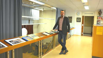 Rektor Mikael Eriksson vid Ekenäs gymnasium.