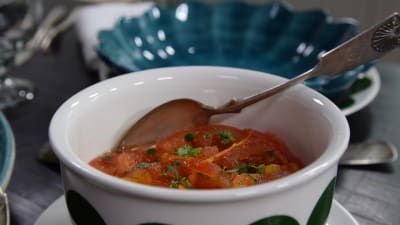 Tomatsalsa i en skål