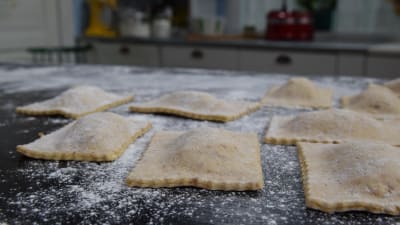 Salta piroger innan fritering
