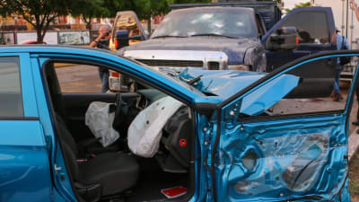 Sönderskjuten bil efter strider i Sinaloa, Mexiko 18.10.2019