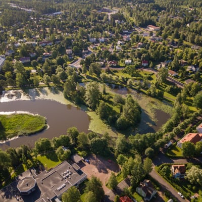 Ån i en stad
