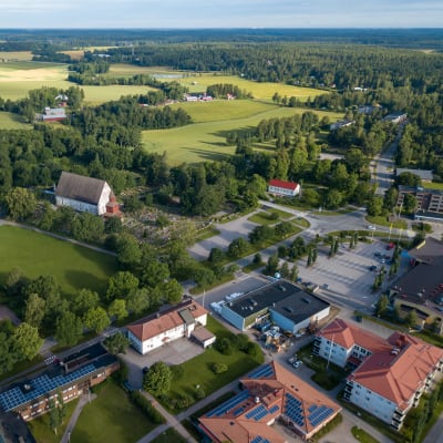 Flygfoto av Ingå kyrkby.