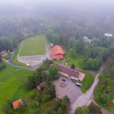 Helikopterbild av Snappertuna skola