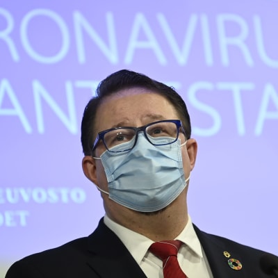 Mika Salminen, chef vid Institutet för hälsa och välfärd, under hälsomyndigheternas presskonferens om coronaläget den 11 februari 2021.