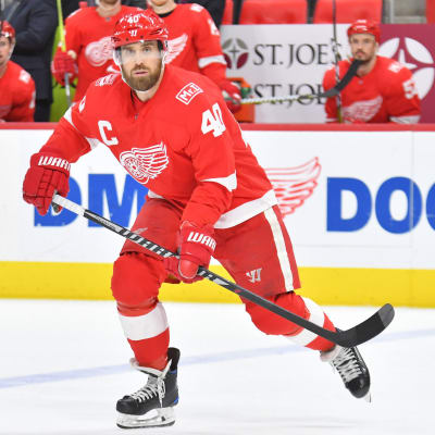 Henrik Zetterberg på isen.