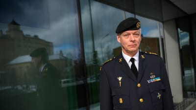 Joakim Paasikivi iklädd militäruniform. 