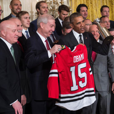 President Obama med Chicago Blackhawks.