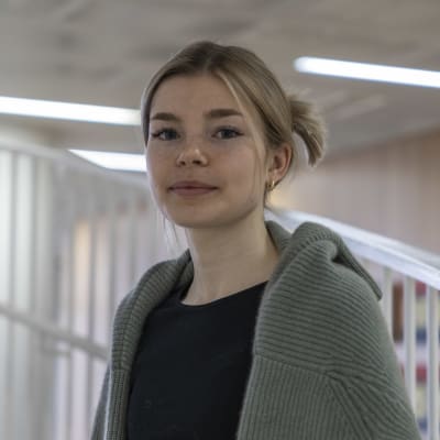 Kaisa Kuitunen, opiskelija. Kuvattu keskustakirjasto Kaisassa 24.03.2022