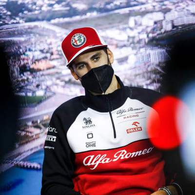 Antonio Giovinazzi kuvassa.