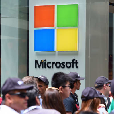 Kö utanför Microsofts affär i Sydney i Australien den 12 november 2015.