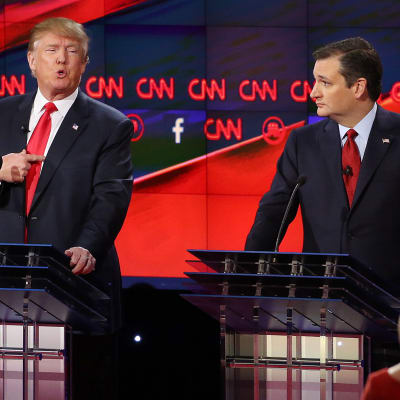 Donald Trump och Ted Cruz under presidentdebatt i Las Vegas.