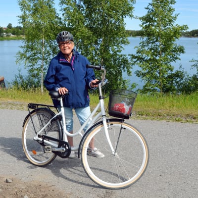 Marlené Nyberg med cykel.