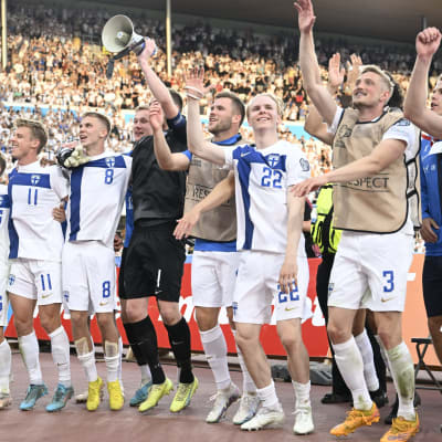 Finland firar seger i EM-kvalet.