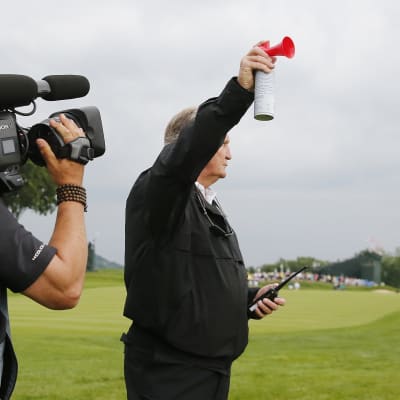 Arrangörerna blåser i väderhornet för att stoppa spelet i US Open i golf.