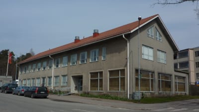Västnylands bildkonstskola finns i samma byggnad där Axxell Utbildning Ab finns.