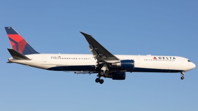 Ett Delta Airlines-flygplan av modell Boeing 767.
