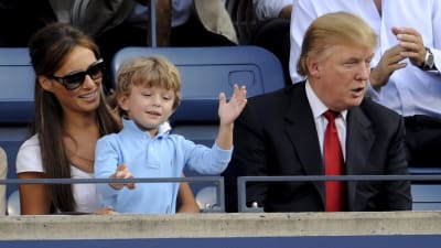 Melania, Barron och Donald Trump på tennismatch 2008.