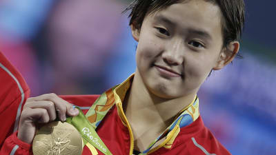 Ren Qian tog guld i damernas simhopp från 10 meter.