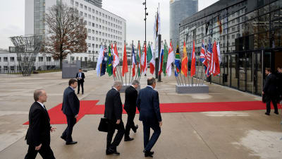 Rysslands utrikesminister Sergej Lavrov anländer till G20-mötet i Bonn.