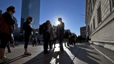 Väljare köar till vallokalen i Boston, för att rösta i presidentvalet 2016. 