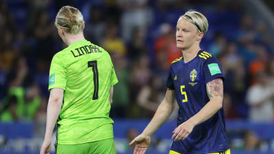 Hedvig Lindahl och Nilla Fischer var besvikna efter matchen.