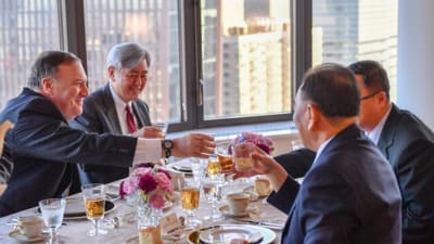 Utrikesminister Mike Pompeo åt middag med Kim Jong-Uns sändebud Kim Yong-Chol i New York