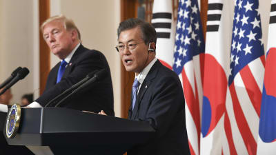 USA.s president Donald Trump och hans sydkoreanska kollega Moon Jae-in är överens ok att man måste motverka Nordkorea men de är inte helt överens om metoderna