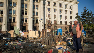 Lördagsmorgon efter fredagens förödande brand i Odessa.