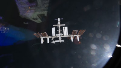 Bild som publicerats 20.5.2011 och som tagits av en besättningsmedlem ombord på rymdskytteln Endeavour.