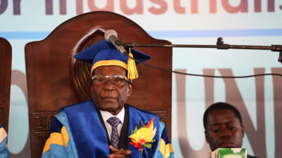 Robert Mugabe öppnade en examensceremoni vid Zimbabwe Open University på fredagen. 