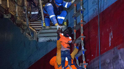 Lifeline utför räddningsoperation på Medelhavet 21.6.2018.