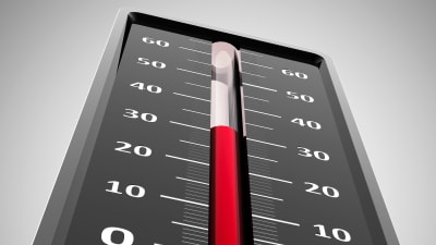 En termometer visar att det är 30 grader varmt. 