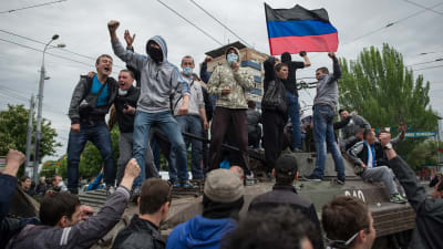 Proryska demonstranter i Mariupol på fredagen den 9 maj.