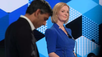 Liz Truss i en TV-debatt i augusti tillsammans med den andra premiärministerkandidaten Rishi Sunak.