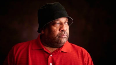 Whitney Houstons bror Michael Hosuton. Närbild ur dokumentären Whitney, 2018.