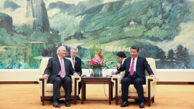 USA:s utrikesminister Rex Tillerson och Kinas president Xi Jinping i Peking. 