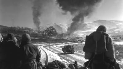 Amerikanska och kinesiska styrkor i strid under Koreakriget 1950.
