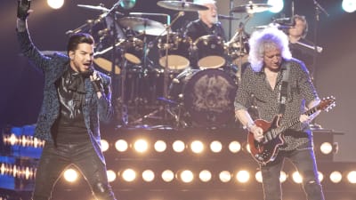 Adam Lambert och Queen rockar loss på Oscarsgalan 2019.