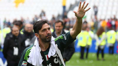 Gianluigi Buffon lämnar Italien för spel i Frankrike.