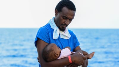 Räddat barn på Medelhavet