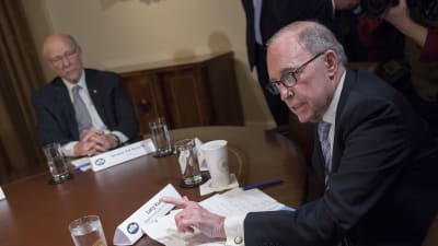 Trumps nya ekonomiska rådgivare Larry Kudlow lär ha hört till dem som försöker få presidenten att ompröva sin inställning tilk TPP