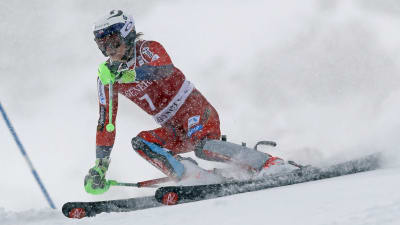 Henrik Kristoffersen åker slalom.