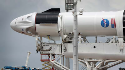 Rymdfarkosten Spacex Falcon9 redo förbereds inför uppskjutning den 27 maj 2020.