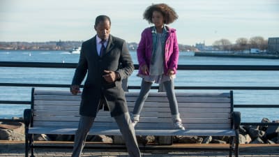 Jamie Foxx och Quvenzhané Wallis dansar på gatan i musikalen Annie 2014